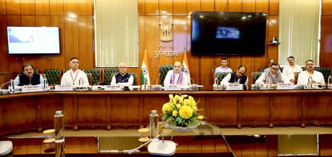 Ministers and officials attend review meeting of preparedness for Cyclone "Biparjoy"